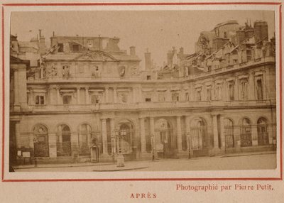 Commune de Paris (1871) : vue du Palais-Royal après l