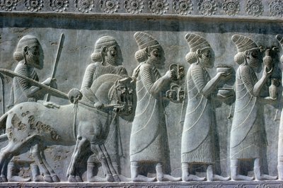 Détail de la frise en relief sur l