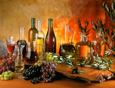 Régime : nature morte avec carafes à vin, grappes de raisin, bouteilles d