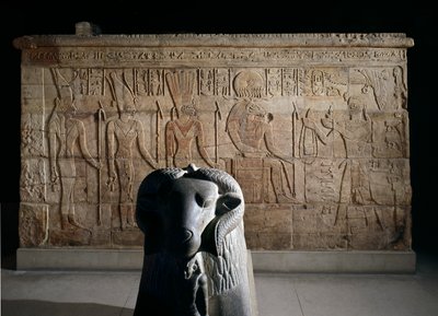 Murs de fond du sanctuaire érigé par le pharaon Taharqa dans la cour du temple d