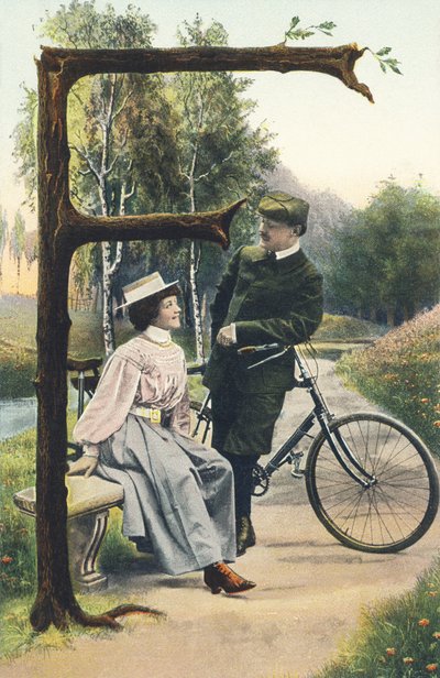 F : Un homme en tenue de cycliste et appuyé sur sa bicyclette discute avec une femme assise sur un banc. Décor champêtre - Alphabet personnages Ref Th. E., L. Theochrom - Série 994. Theodor Eisman, éditeur, Leipzig - Unbekannt