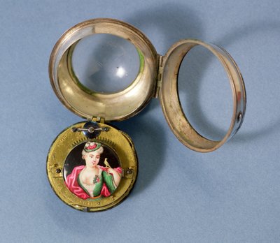 Montre de poche française avec support portant un portrait émaillé d