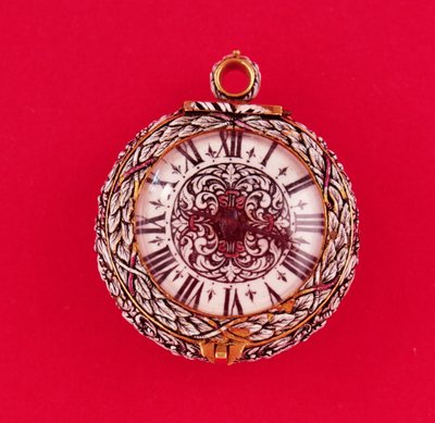 Montre de poche française avec boîtier en or émaillé en relief avec des fleurs blanches et du feuillage avec des marques noires, par Goullons, vers 1650 - Unbekannt