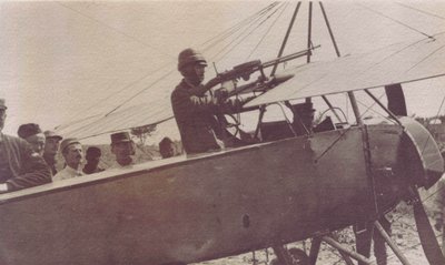 Soldats français autour de la mitrailleuse d