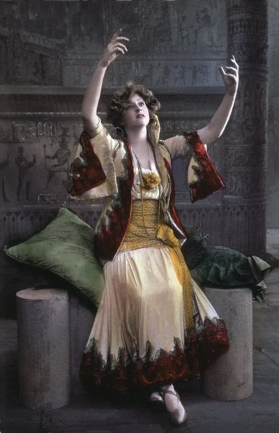 Gabrielle Ray chantant dans : La veuve joyeuse, vers 1910 - Unbekannter Künstler