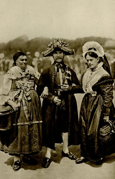 Allemagne. Gens des Hautes-Alpes bavaroises en costumes médiévaux coûteux. 1920 - Unbekannt