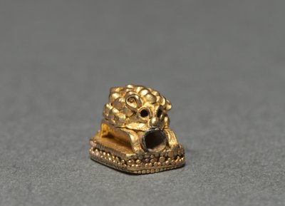 Élément de bijou en forme de hérisson, 400-200 av. J.-C. - Unbekannt
