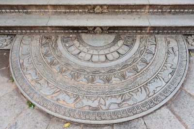 Relief en pierre historique; pierre ornée décorée d