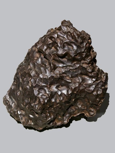 Météorite de fer (IIB). tombée à Sikhote-Alin (Russie) en 1947. École des Mines, Paris. - Unbekannt