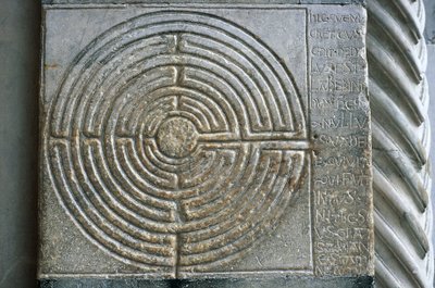 Labyrinthe sur le portique de la cathédrale, Cathédrale de Saint-Martin - Benjamin Baud