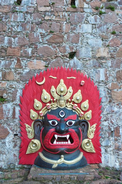 Grand masque tibétain peint en bronze; Démon; Musée de la montagne Messner Firmian de Reinhold Messner; Château de Sigmundskron; près de Bolzano; Haut-Adige; Trentin-Haut-Adige; Italie; Europe - Unbekannt