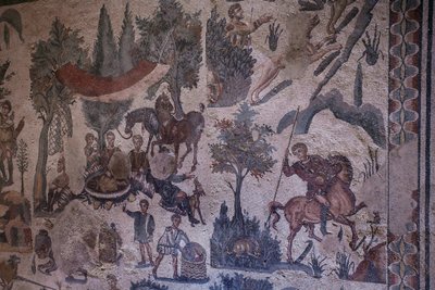 Salle de la petite chasse. Vue générale de la mosaïque. IIIe - IVe siècle. Villa romaine du Casale, Sicile. Site UNESCO. - William M. Timlin