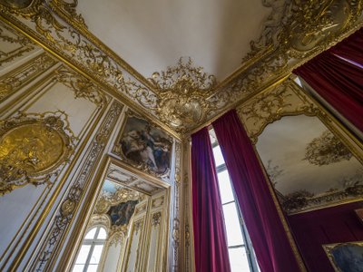 Minerve enseignant à une jeune fille l
