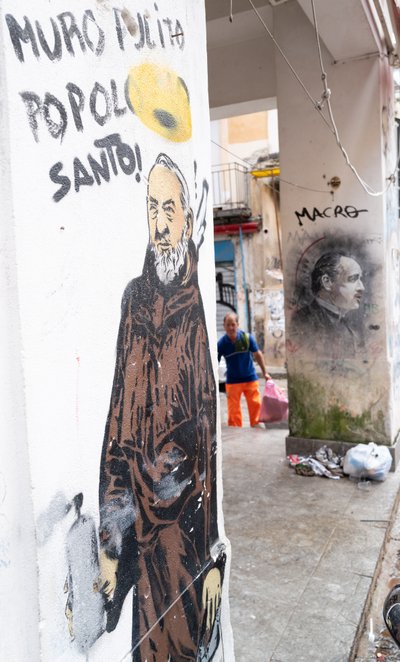 Moine avec spray de peinture et Marlon Brando - Benjamin Baud