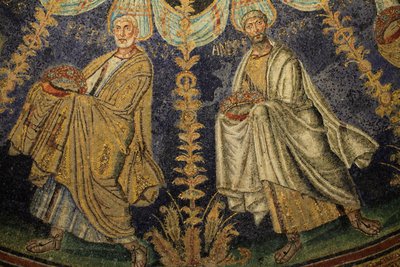 Mosaïque du plafond du Baptistère de Néon. Détail de la procession des douze apôtres autour de la mosaïque centrale dans deux directions, se terminant par la rencontre de Saint Pierre et Saint Paul. 5ème siècle, Ravenne, Italie. Inscrit au patrimoine mondi - Unbekannt