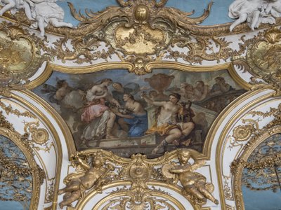 Nymphes offrant des fleurs à Psyché sur le seuil du Palais de l