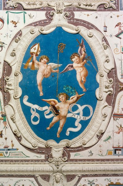 Ovale représentant trois putti (1560), détail du plafond de la salle des grotesques, Château de la Manta, Manta (Cuneo), Piémont - William M. Timlin