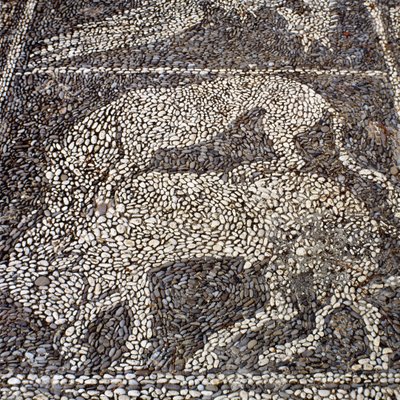 Panthère attaquant un taureau (mosaïque en pierre) - Unbekannt