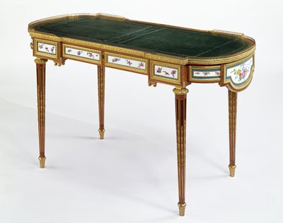 Bureau monté en porcelaine daté de 1778 fait pour l