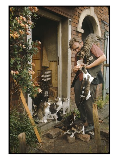 Portrait de George Seale, excentrique anglais, entouré de ses chats - Unbekannter Künstler