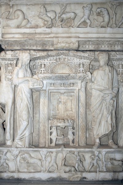 Relief sur sarcophage romain type Sidamara / Musée d