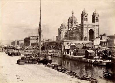 Architecture religieuse : vue extérieure de la basilique cathédrale Sainte Marie Majeure (Sainte-Marie-Maggiore), construite entre 1852 et 1893 selon les plans de l