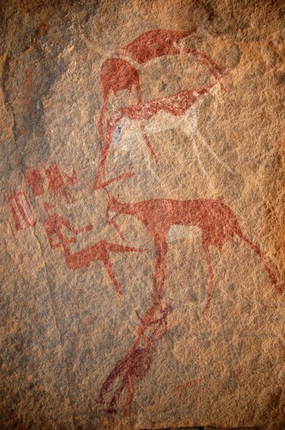 Art rupestre, Préhistoire : Peinture rupestre de personnages, bovins et « guerbas » (peaux) dans un abri orné, dans le massif de l