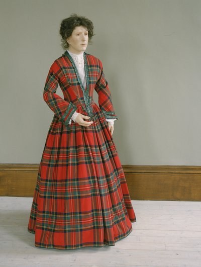 Robe en laine tartan Royal Stewart avec garniture en soie froncée, vers 1845-50 - Unbekannt