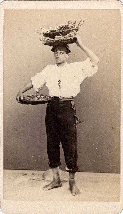 Petits métiers : un jeune homme tenant des paniers en osier, Venise. 19ème siècle - Unbekannt
