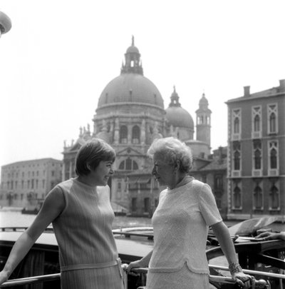 La critique littéraire Fernanda Pivano avec Mary Hemingway à Venise - 1966 - Unbekannt