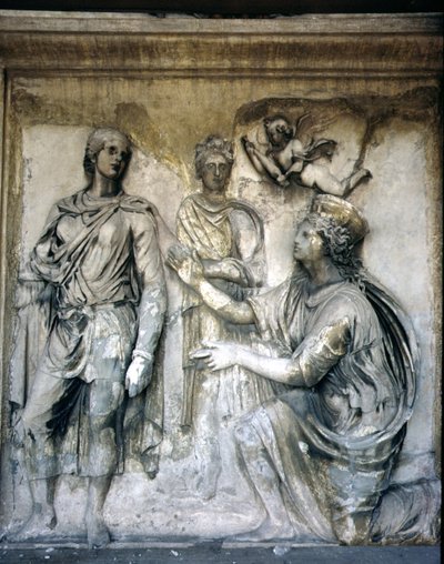 Façade arrière, détail de la décoration en relief antique (certaines pièces de l