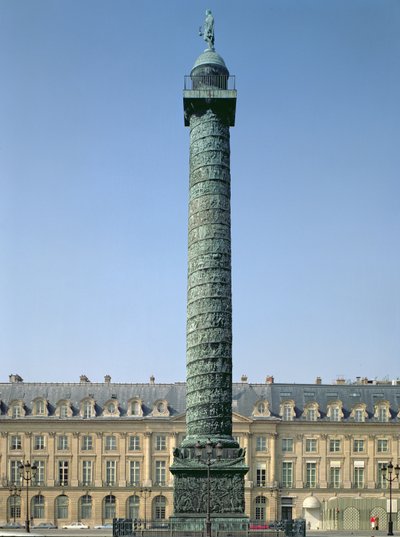 La Colonne Vendôme, avec bas-reliefs relatant les campagnes napoléoniennes de 1805-06, surmontée de la figure de Napoléon tenant une Victoire ailée - Unbekannt