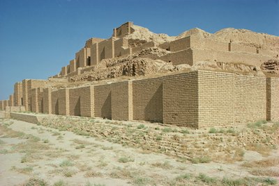 Vue du sud du ziggurat, construit par le roi élamite Untash-Gal - Unbekannt