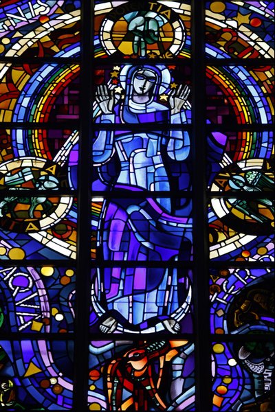 Vitrail de la Vierge Marie dans l