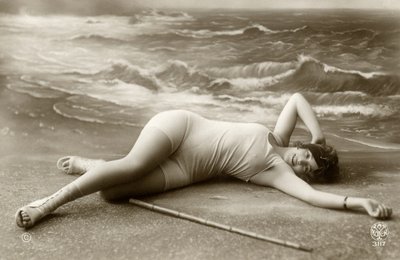 Femme en maillot de bain, vers début 1900 (carte postale) - Alec Hunter