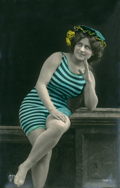Femme en maillot de bain, c. début 1900 (carte postale) - Alec Hunter