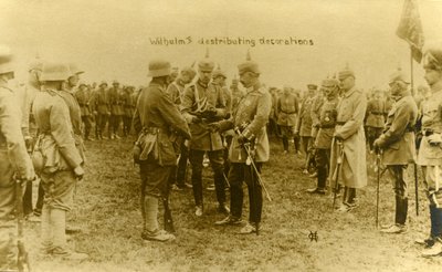 Première Guerre mondiale : Le Kaiser Guillaume II distribuant des décorations - Unbekannter Künstler