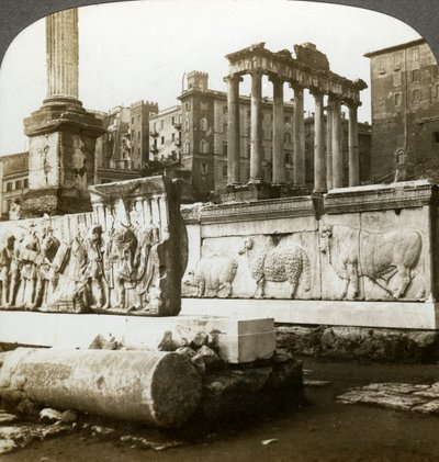 Bas-reliefs de Trajan et Colonne de Phocas dans le Forum, Rome, Italie - Underwood and Underwood