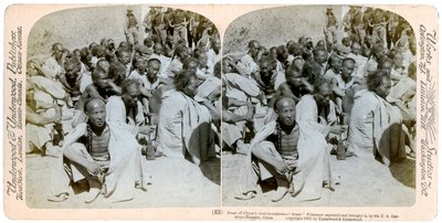 Prisonniers boxeurs capturés et amenés par le 6e régiment de cavalerie américain, Tientsin, Chine, 1901 - Underwood and Underwood