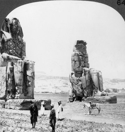 Statues colossales de Memnon à Thèbes, Égypte, 1905 - Underwood and Underwood