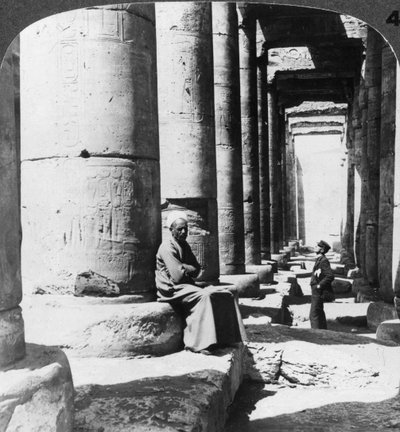 Colonnes du grand temple de Sethos I, Abydos, Égypte, 1905 - Underwood and Underwood