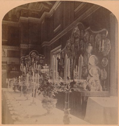 Vaisselle en or utilisée par la famille royale, salle de souper, château de Windsor, Angleterre, 1900 - Underwood and Underwood