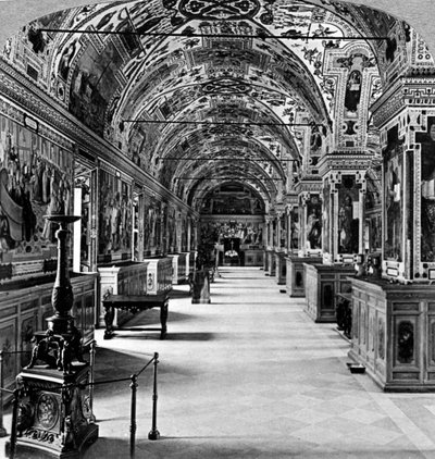 Intérieur de la bibliothèque du Vatican, Rome, Italie - Underwood and Underwood