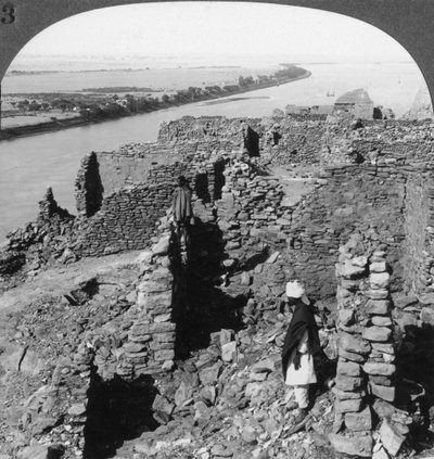 Kasr Qasr Ibrim et vue sur le Nil en Nubie, Égypte, 1905 - Underwood and Underwood