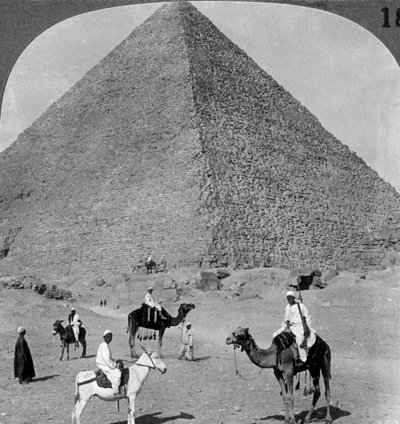 Tombeau de Khéops, la Grande Pyramide de Gizeh, Égypte, 1905 - Underwood and Underwood