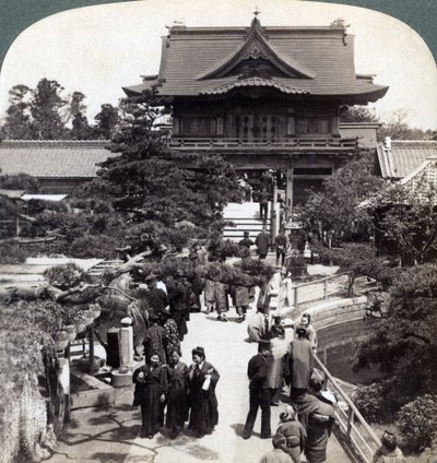 Porte principale du temple Kameido, Tokyo, Japon - Underwood and Underwood