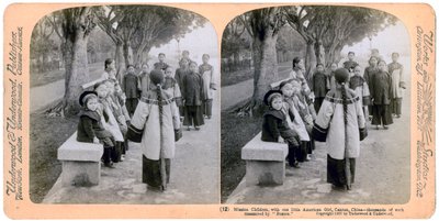 Enfants de mission, avec une petite fille américaine, Canton, Chine, 1900 - Underwood and Underwood
