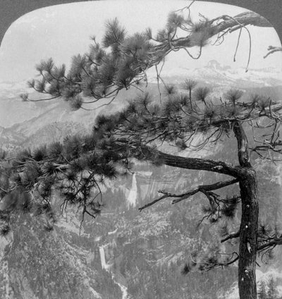 Chutes Nevada, chutes Vernal et Liberty Cap, vallée de Yosemite, Californie, USA, 1902 - Underwood and Underwood