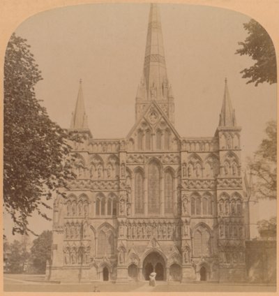 Façade Nord-Ouest de la grande Cathédrale Gothique de Salisbury fondée en 1220, Angleterre, 1900 - Underwood and Underwood