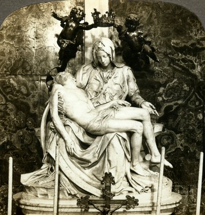 Pietà par Michel-Ange, Basilique Saint-Pierre, Rome, Italie - Underwood and Underwood
